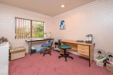 Photo of property in 16 Waimarino Road, Weymouth, Auckland, 2103