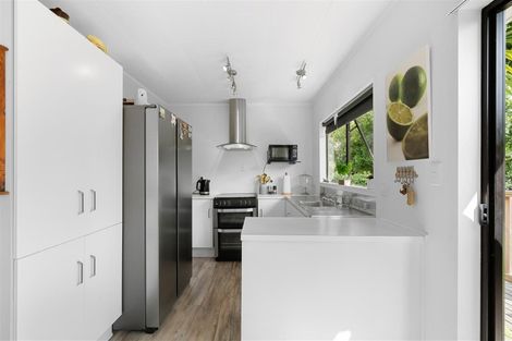 Photo of property in 168 Massey Road, Waipu, 0582