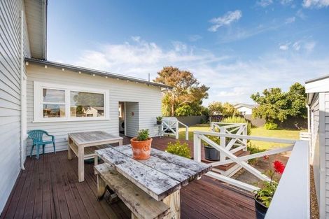 Photo of property in 8 Burns Avenue, Takaro, Palmerston North, 4412