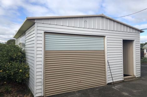 Photo of property in 100 Gossamer Drive, Pakuranga Heights, Auckland, 2010