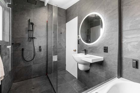 Photo of property in 5 Elizabeth Drive, West Harbour, Auckland, 0618