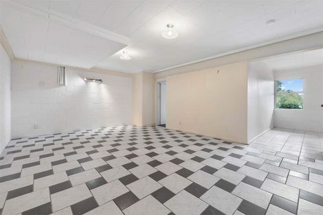 Photo of property in 43 Spence Road, Henderson, Auckland, 0612