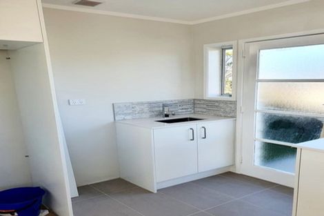 Photo of property in 1/166 Pigeon Mountain Road, Half Moon Bay, Auckland, 2012