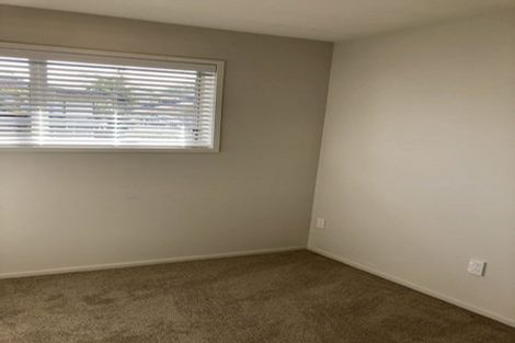 Photo of property in 2/7 Ian Place, Glendene, Auckland, 0602