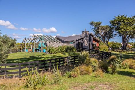 Photo of property in 1 Campbell Drive, Martinborough, 5711