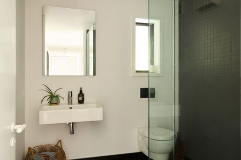 Photo of property in 5 Harkess Lane, Lyttelton, 8082