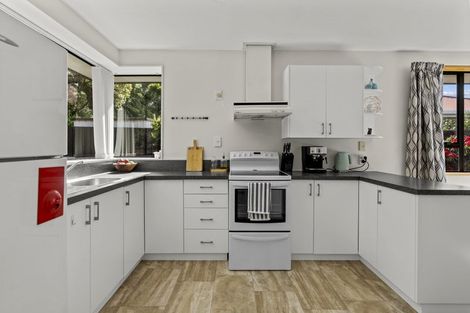 Photo of property in 1/8 Torvill And Dean Lane, Cashmere, Christchurch, 8022
