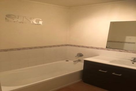 Photo of property in 2/26 Waratah Street, Birkenhead, Auckland, 0626