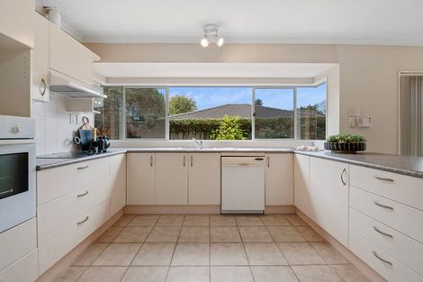 Photo of property in 22 Vanderbilt Parade, Albany, Auckland, 0632