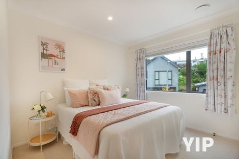 Photo of property in 15 Brindle Way, Newlands, Wellington, 6037