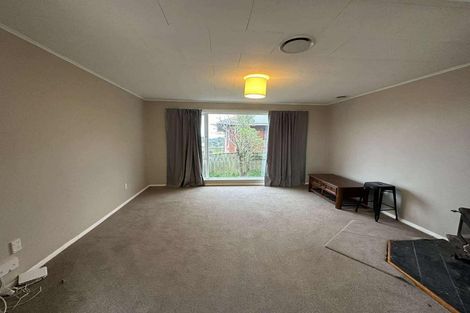 Photo of property in 52 Ruskin Road, Newlands, Wellington, 6037