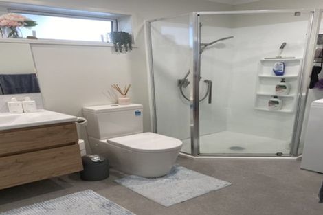 Photo of property in 24 Rewarewa Road, Te Atatu Peninsula, Auckland, 0610