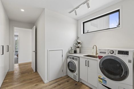 Photo of property in 8 Kowhai Street, Strandon, New Plymouth, 4312