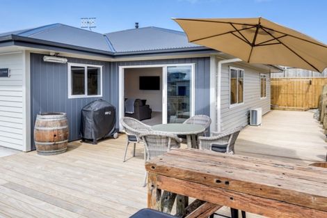 Photo of property in 18 Marine Parade South, Foxton Beach, Foxton, 4815