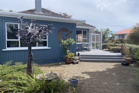 Photo of property in 136 Seaview Road, Westown, New Plymouth, 4310