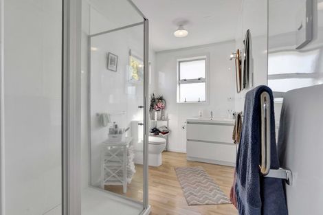 Photo of property in 22 Waiwera Place, Merrilands, New Plymouth, 4312