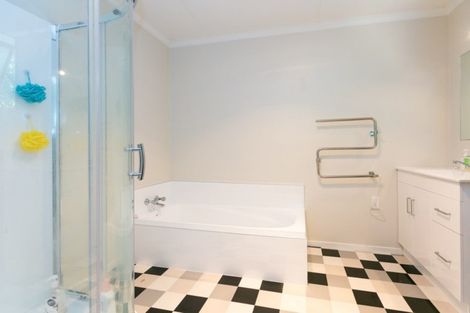 Photo of property in 12d Marina Grove, Frankleigh Park, New Plymouth, 4310