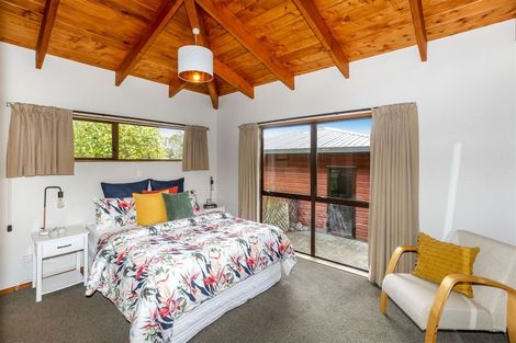 Photo of property in 6 Highlands Place, Highlands Park, New Plymouth, 4312