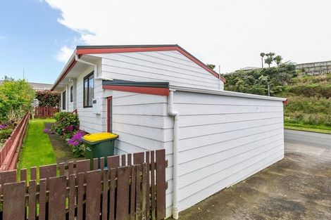 Photo of property in 1/34 Poplar Grove, Whalers Gate, New Plymouth, 4310