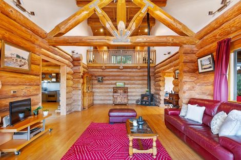 Photo of property in 847 West Coast Road, Oratia, Auckland, 0604