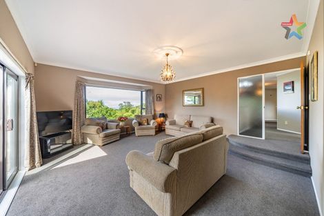 Photo of property in 18 Crestview Grove, Belmont, Lower Hutt, 5010