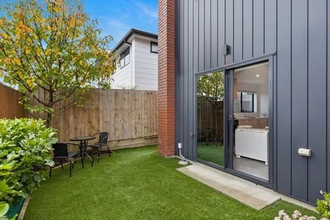 Photo of property in 2/19 Karamu Street, Te Atatu Peninsula, Auckland, 0610