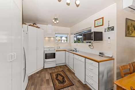 Photo of property in 2/30 Wharf Road, Te Atatu Peninsula, Auckland, 0610