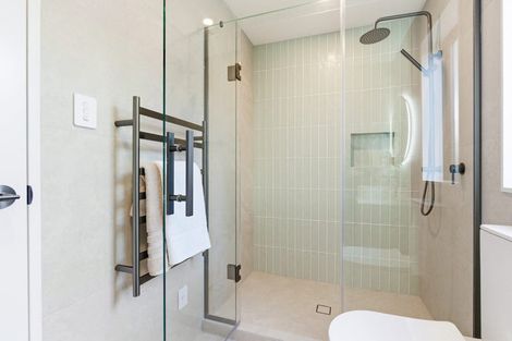 Photo of property in 12e Gordon Avenue, Milford, Auckland, 0620