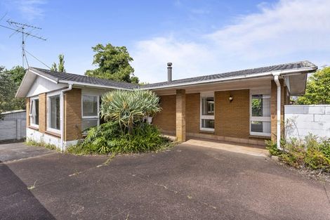 Photo of property in 35 Meadway, Sunnyhills, Auckland, 2010