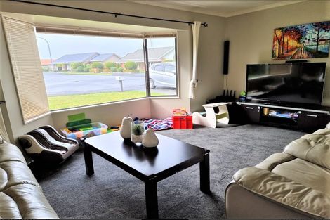 Photo of property in 16 Ormrod Grove, Riverstone Terraces, Upper Hutt, 5018