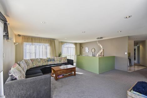 Photo of property in 57a Ribbonwood Crescent, Goodwood Heights, Auckland, 2105