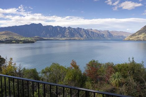 Photo of property in 6 Matau Place, Fernhill, Queenstown, 9300