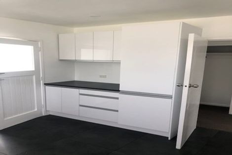 Photo of property in 7 Kotuku Street, Te Atatu Peninsula, Auckland, 0610