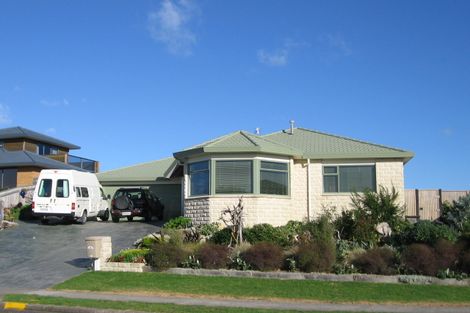 Photo of property in 16 Barrett Drive, Waikanae Beach, Waikanae, 5036