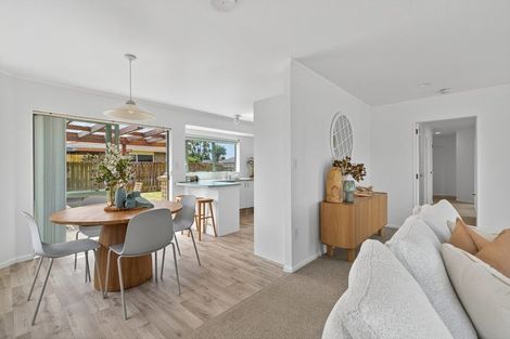 Photo of property in 2 James Henry Avenue, Papamoa Beach, Papamoa, 3118