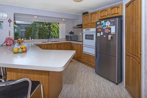 Photo of property in 16 Headcorn Place, Botany Downs, Auckland, 2010