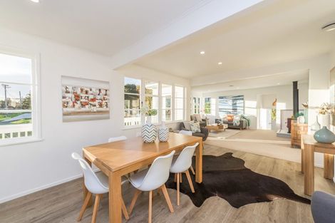 Photo of property in 10 St James Avenue, Helensville, 0800