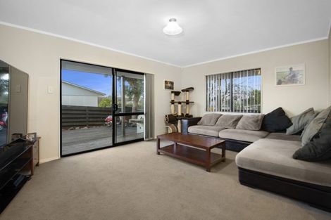 Photo of property in 2/72 Hyperion Drive, Randwick Park, Auckland, 2105