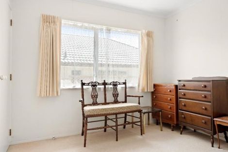 Photo of property in 15 Palmcrest Grove, Highland Park, Auckland, 2010