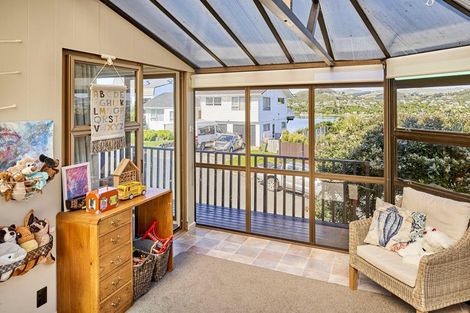 Photo of property in 31 Penryn Drive, Camborne, Porirua, 5026