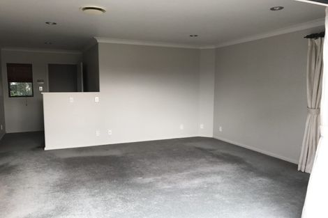 Photo of property in 5 Quedley Court, Eastern Beach, Auckland, 2012