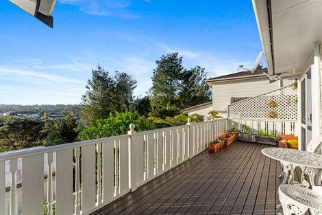 Photo of property in 2 Ravenstone Place, Chatswood, Auckland, 0626