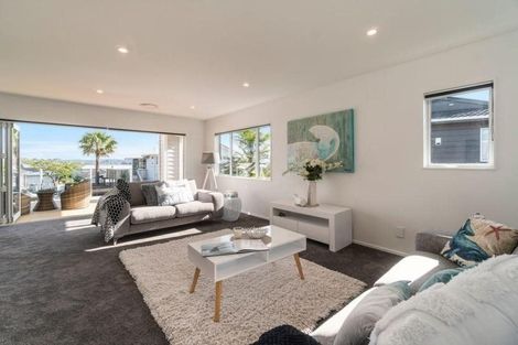 Photo of property in 31a Dawnhaven Drive, Te Atatu Peninsula, Auckland, 0610