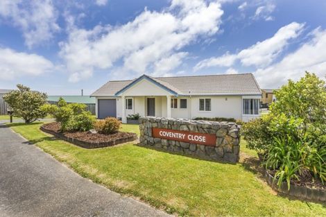 Photo of property in 2 Coventry Close, Ascot Park, Porirua, 5024