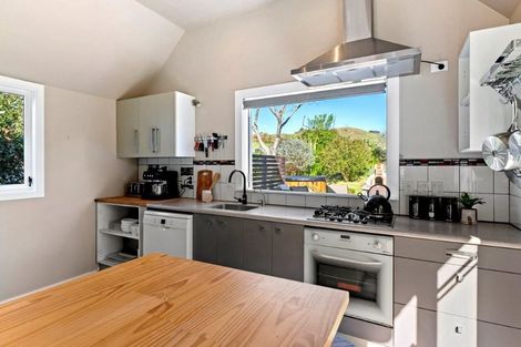 Photo of property in 52 Te Moana Road, Waikanae Beach, Waikanae, 5036