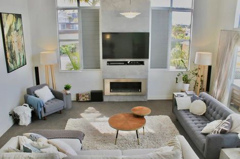 Photo of property in 15 Courtneys, West Harbour, Auckland, 0618