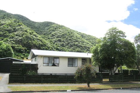 Photo of property in 31 Larchmont Grove, Totara Park, Upper Hutt, 5018