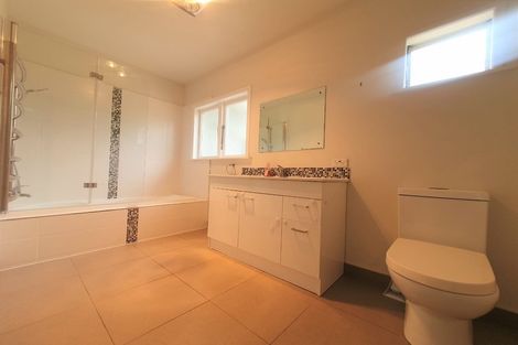 Photo of property in 54 Woodside Road, Massey, Auckland, 0614