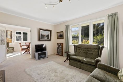Photo of property in 10 Pukatea Street, Eastbourne, Lower Hutt, 5013