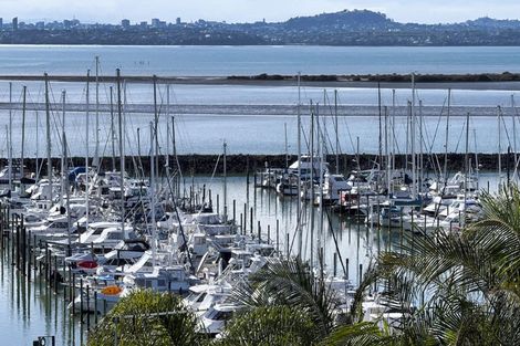 Photo of property in 15 Courtneys, West Harbour, Auckland, 0618